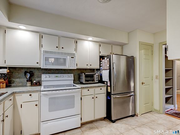 4th image of 14 Hampshire Road #14