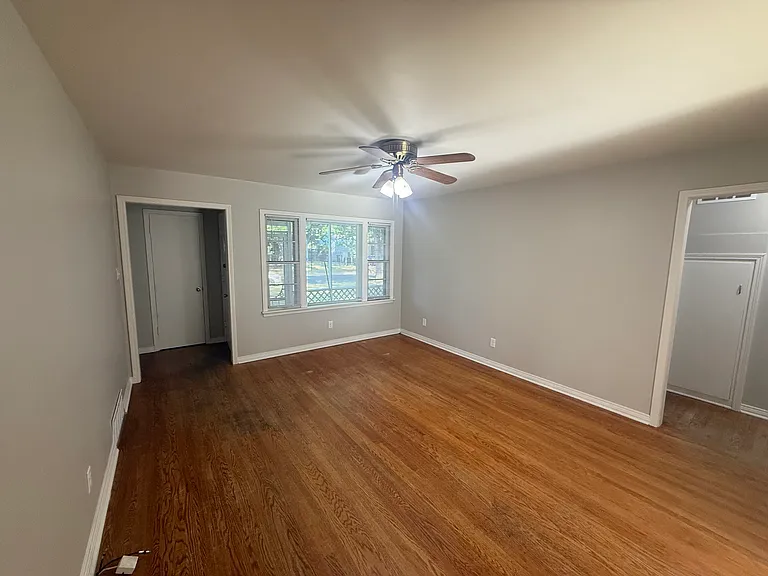 2207 S Green St — Photo 5