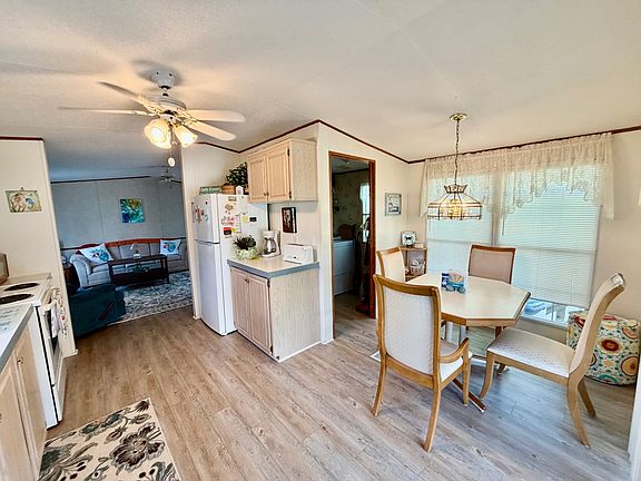 5th image of 21 Pepper Dr