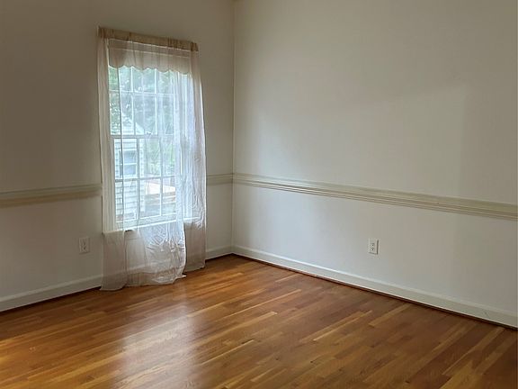 5th image of 2725 Persimmon Pl