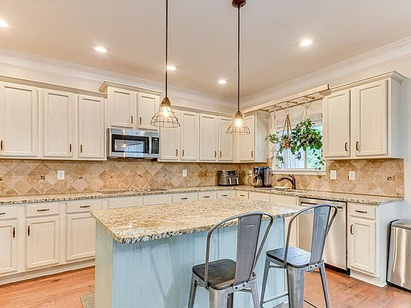 5th image of 807 Herrington Drive