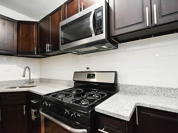 4th image of 6118 N Winthrop Ave APT 1W