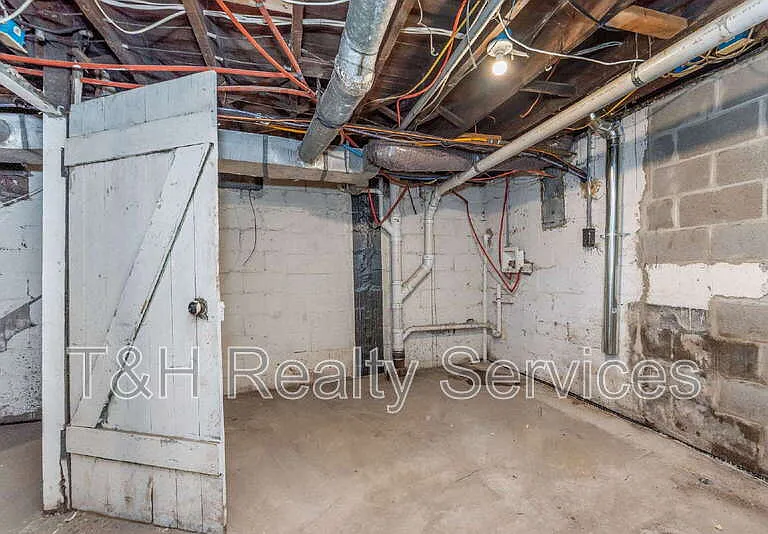 326 Jefferson Ave — Photo 37