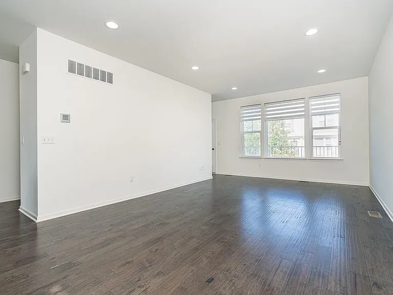 4637 Bradley Cir — Photo 8