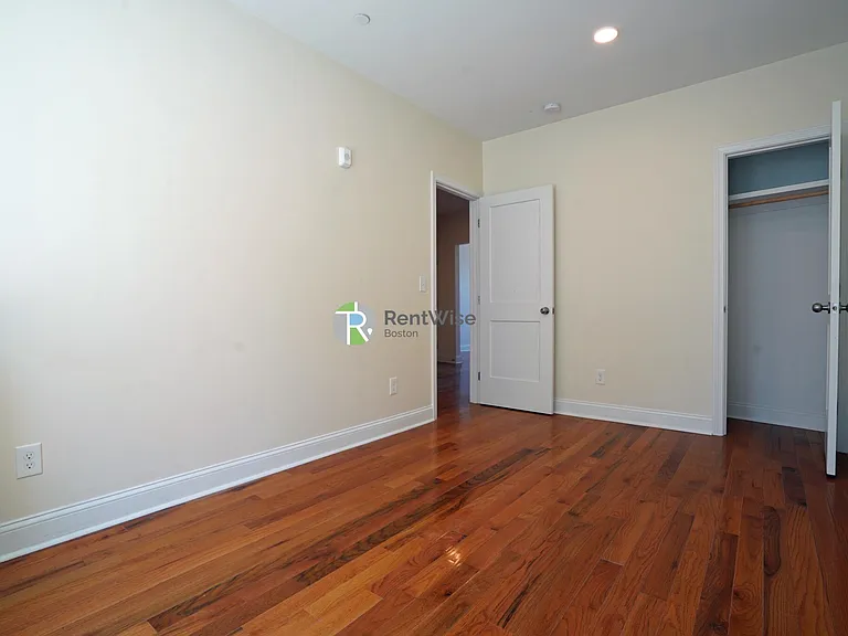 123 Sutherland Rd #P — Photo 23