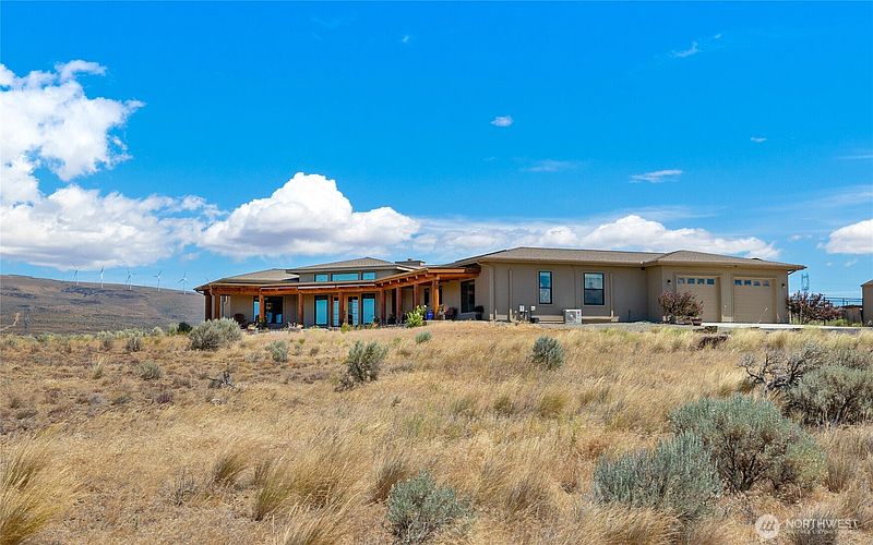 3rd image of 2071 Sage Hill Drive