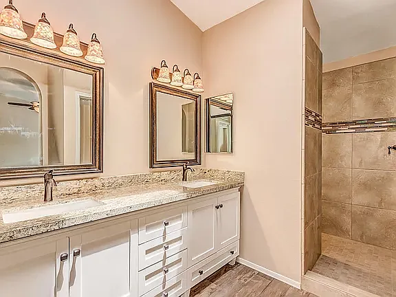 1211 E Drake Dr — Photo 24