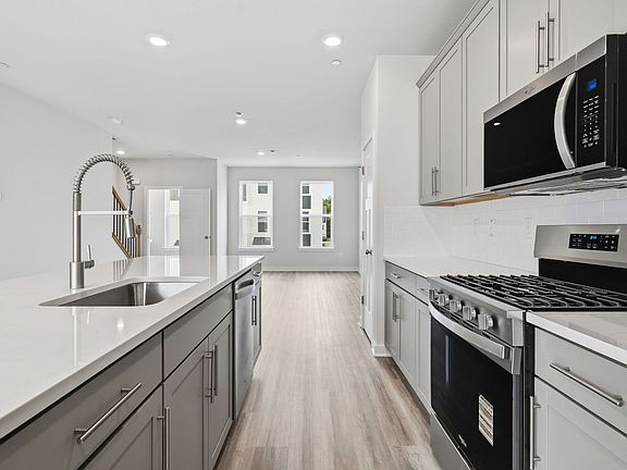 4th image of 524 Cooper St