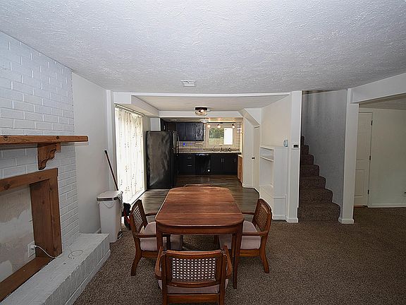 4th image of 15729 Perry Ave