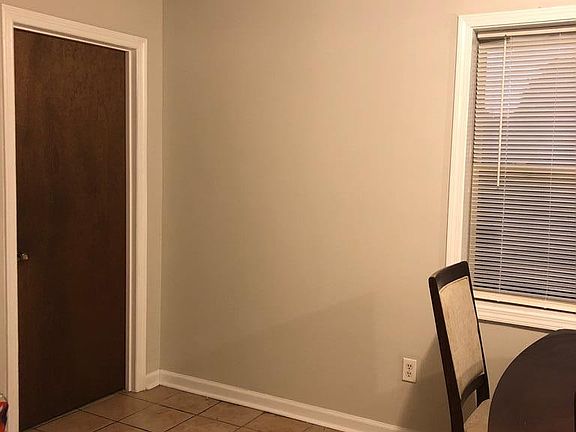 5th image of 2217 Hickory Dr