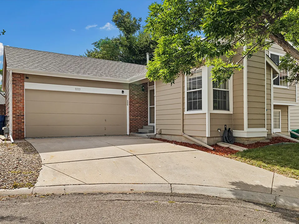 9333 Cattail Ct