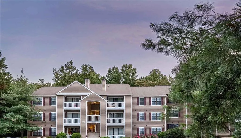 Valor Apartments — Photo 4
