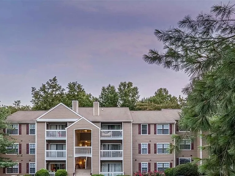 Valor Apartments — Photo 4