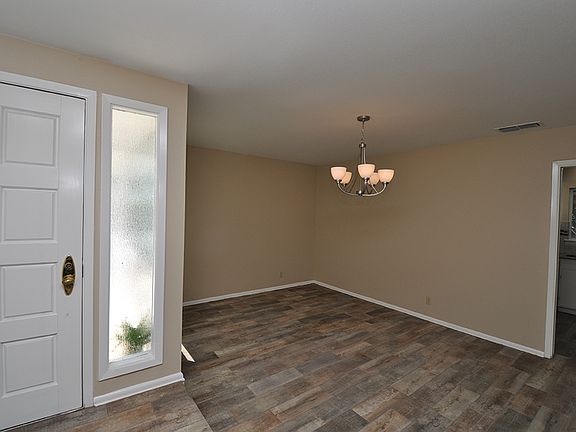 4th image of 226 Regal Oaks Dr