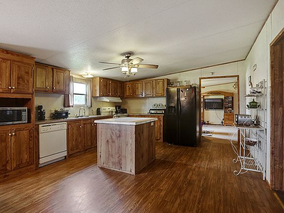 3rd image of 40762 Liberty Ln