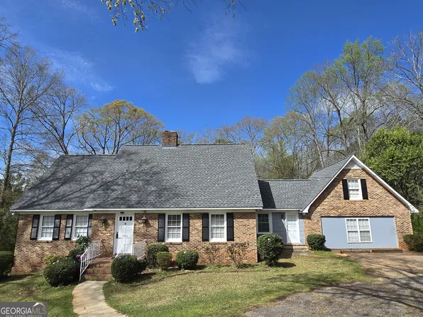 1903 Ridgewood Dr, West Point, GA 31833