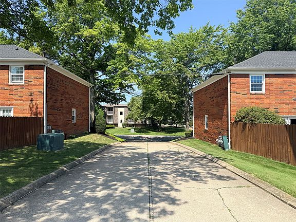 4th image of 637 Young Rd