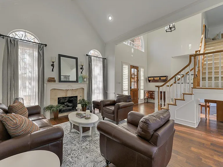 904 Tiffany Ln — Photo 12