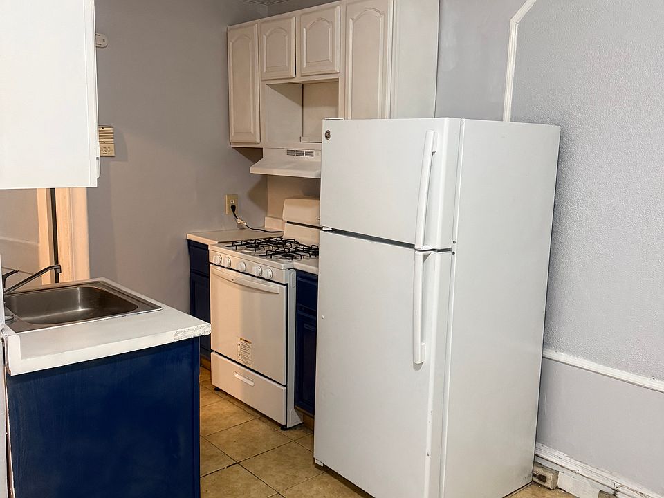 1st image of 324 Summit Ave #103