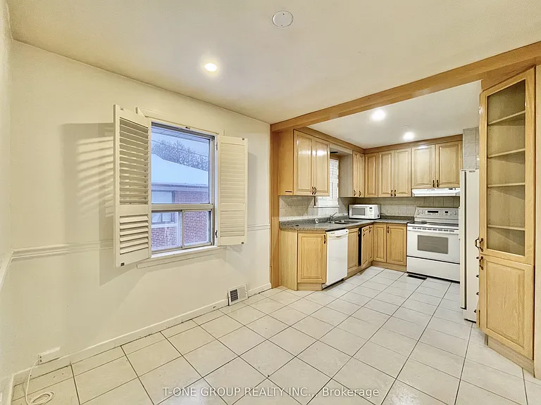 14 Madawaska Ave #MAIN — Photo 6