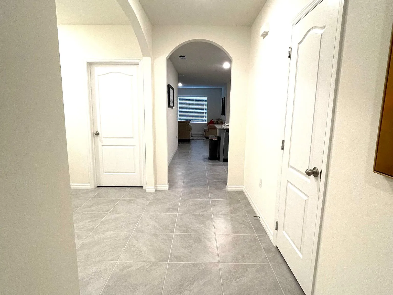 4 bed, 1828 sqft, $2,000 — Photo 2