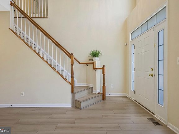 3rd image of 6482 Warwick Cir