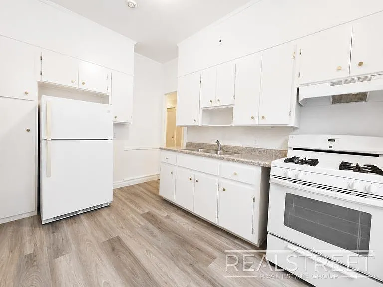 693 E New York Ave #2R — Photo 3
