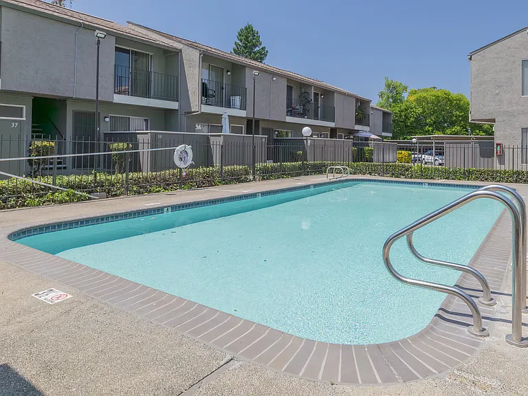 Fulton Oaks Apartments — Photo 7