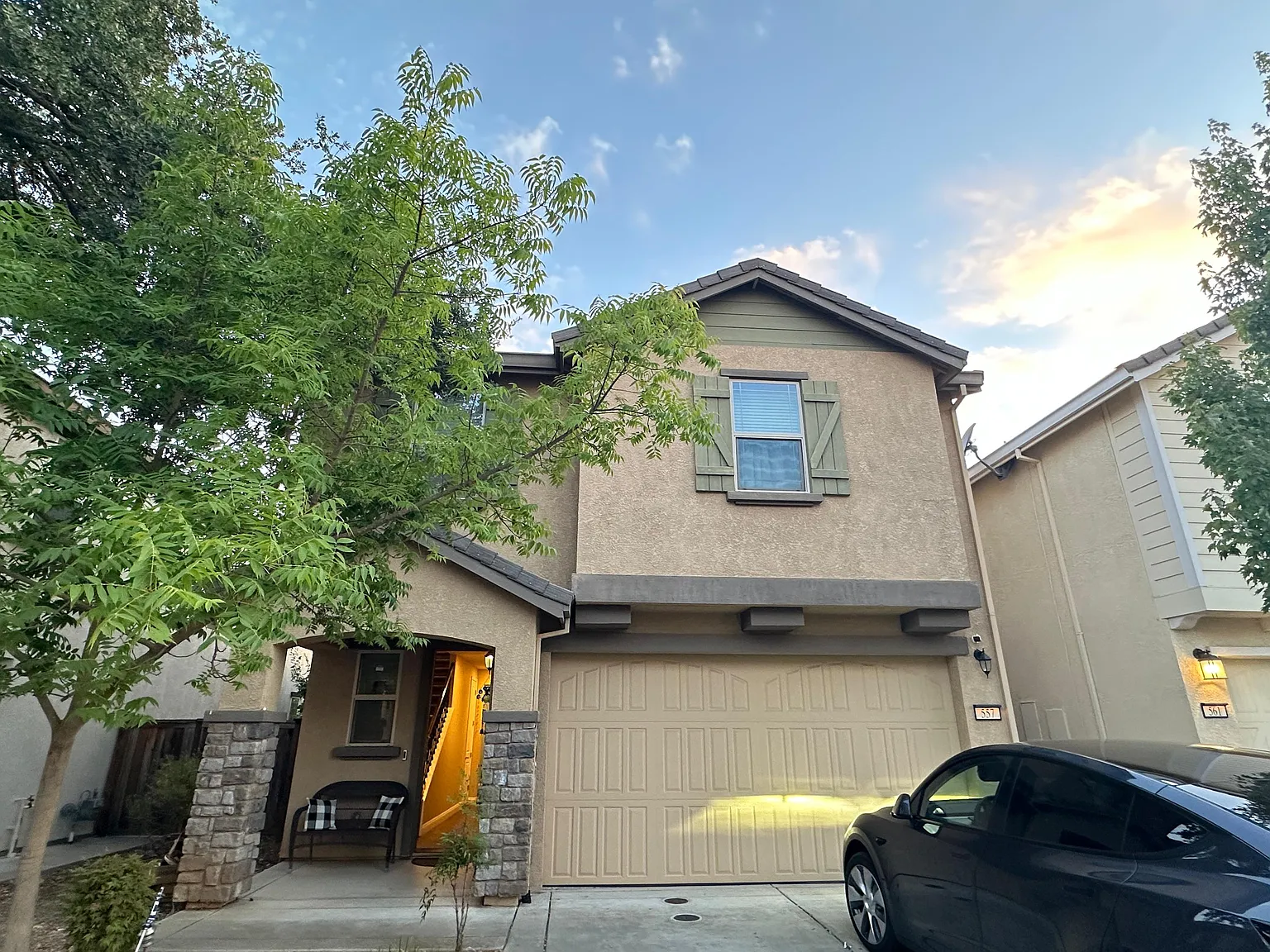 4 bed, 2.5 bath, 1912 sqft, $3,200 — Photo 2