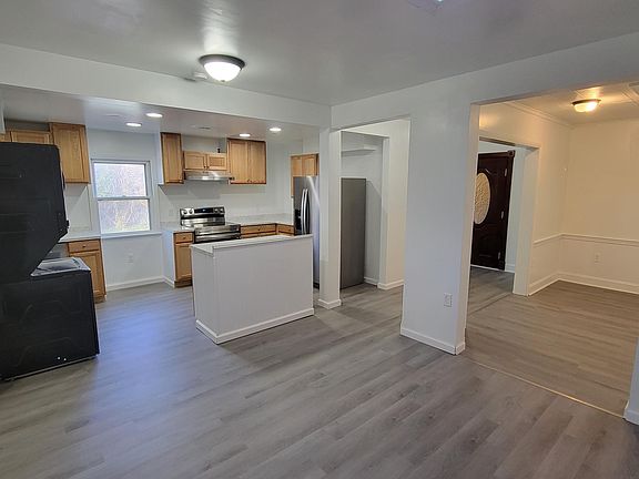 2nd image of 423 W Cork St #4