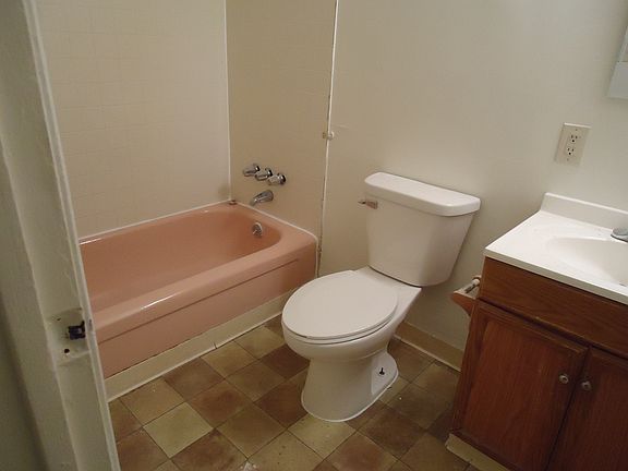 4th image of 10939 Crystalhill Ct