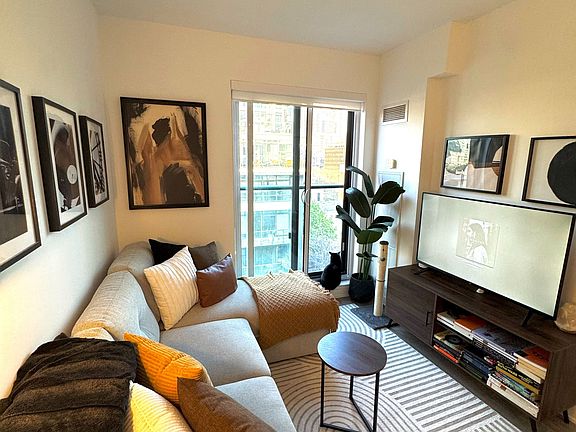 4th image of 543 Richmond St W #710