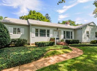 40 Buttonwood Dr, Fair Haven, NJ