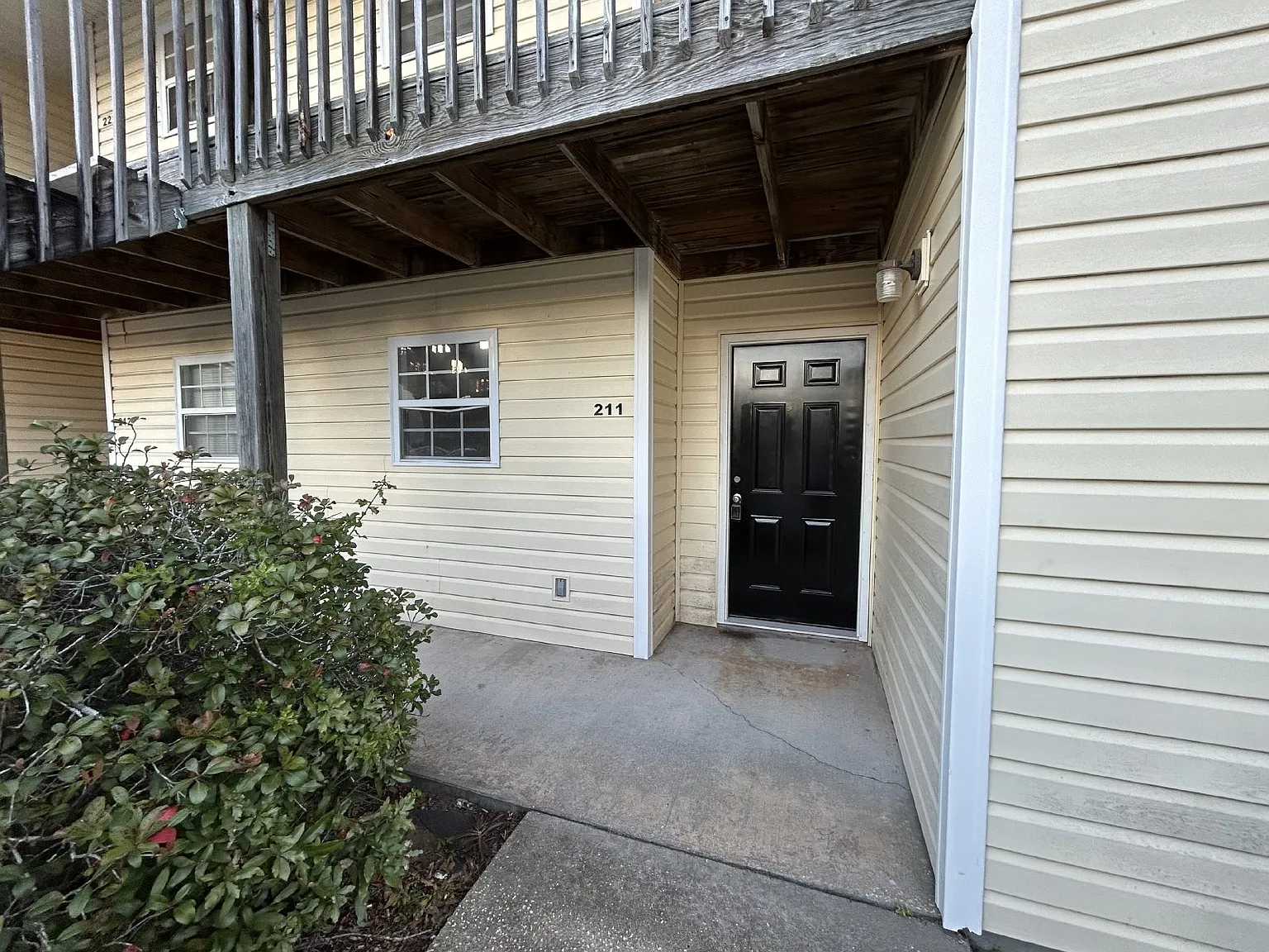 2 bed, 2.0 bath, 1075 sqft, $1,095 — Photo 2