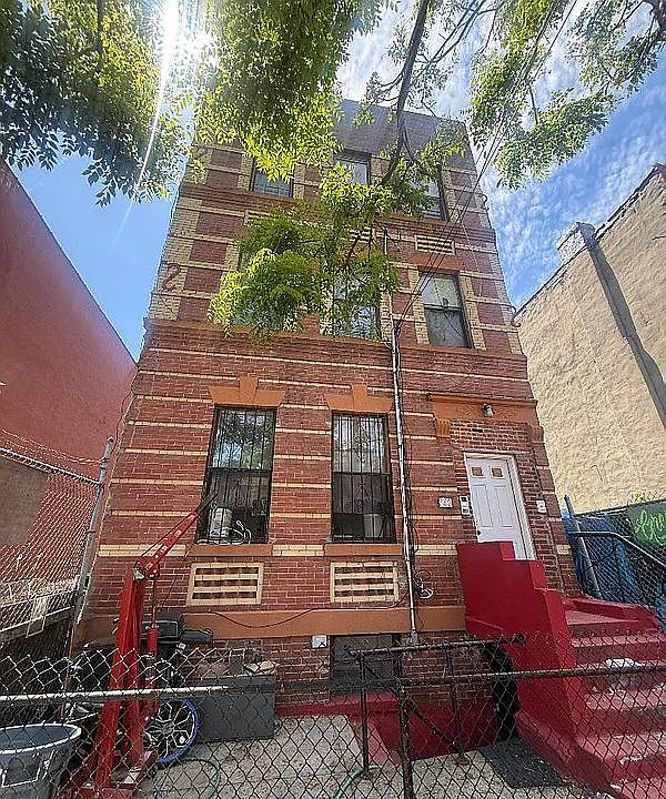 1st image of 442 Linwood St APT 3