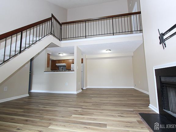 4th image of 1213 Aspen Dr