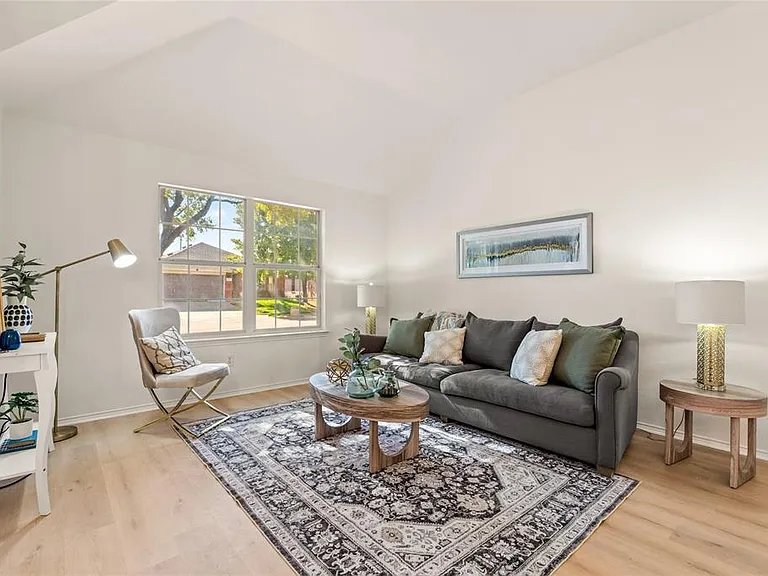 8433 Hawks Nest Dr — Photo 32