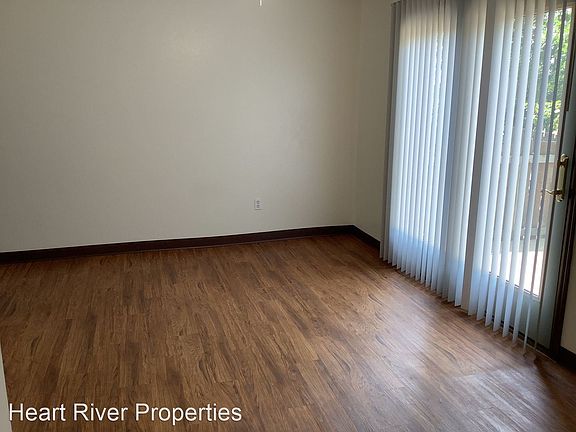 3rd image of 1063 17th Ave W #11056087
