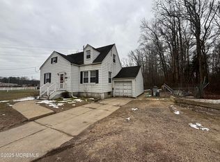 377 Asbury Rd, Farmingdale, NJ 07727