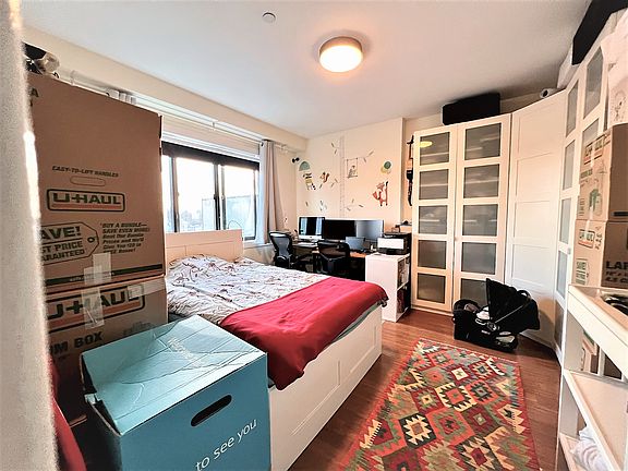 3rd image of 25-32 30th Dr APT 7C