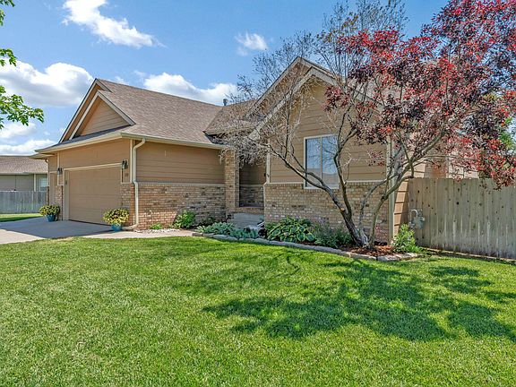 4th image of 131 W Harmony Cir