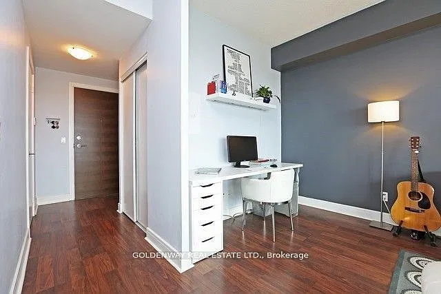 Scenic on Eglinton — Photo 4