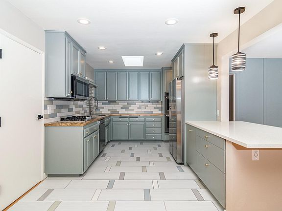 4th image of 5825 Gregg Ct