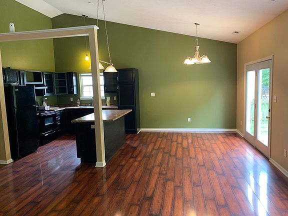 4th image of 1142 Crestwood Dr