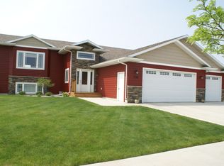 2728 Whisper Wind Dr, Aberdeen City, SD 57401