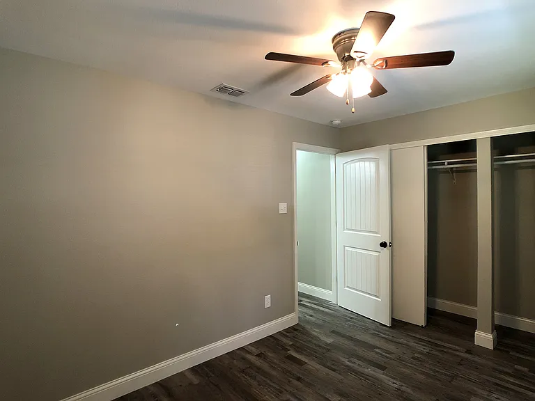 2409 Crews St — Photo 13