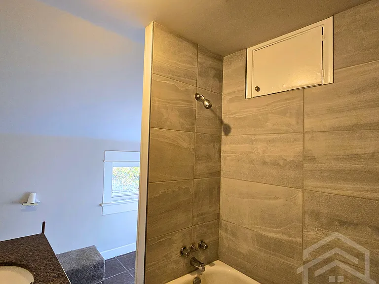 51 Frank St — Photo 6