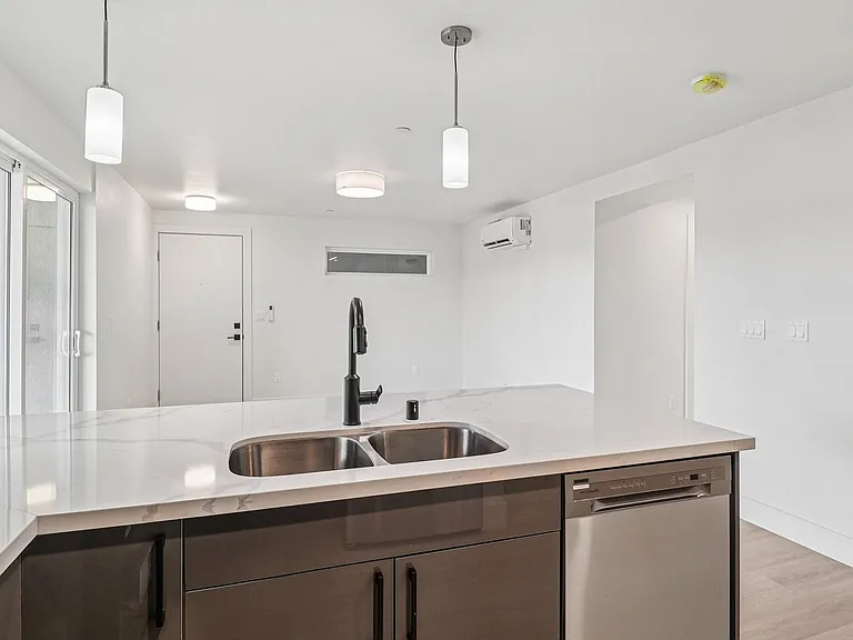 40rty on Colony — Photo 11