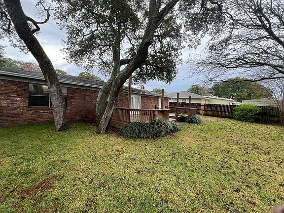 4th image of 723 Clark Dr