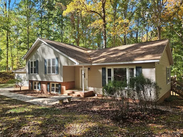 1503 Shields Cir, Farmville, VA 23901